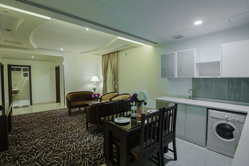 Rest Night Serviced Apartments- Alhamra Riyadh Ngoại thất bức ảnh A suite at the hotel