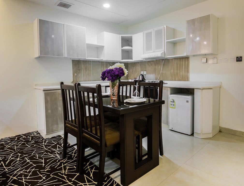 Rest Night Serviced Apartments- Alhamra Riyadh Ngoại thất bức ảnh A kitchen in a serviced apartment in Cairo, Egypt