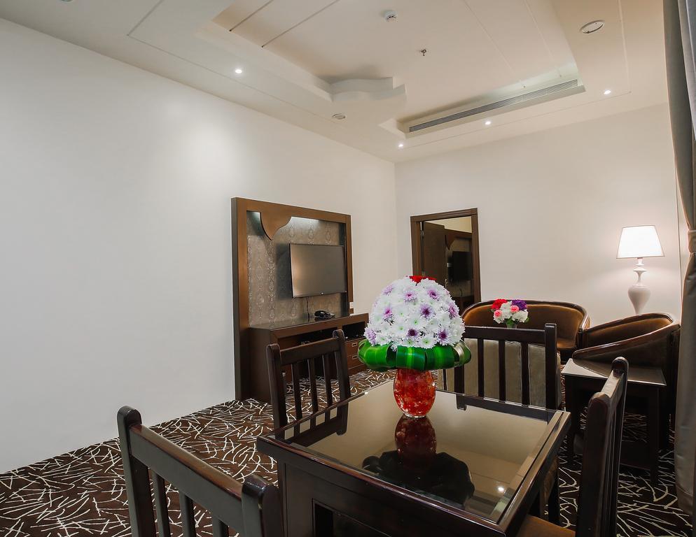 Rest Night Serviced Apartments- Alhamra Riyadh Ngoại thất bức ảnh A suite at the hotel