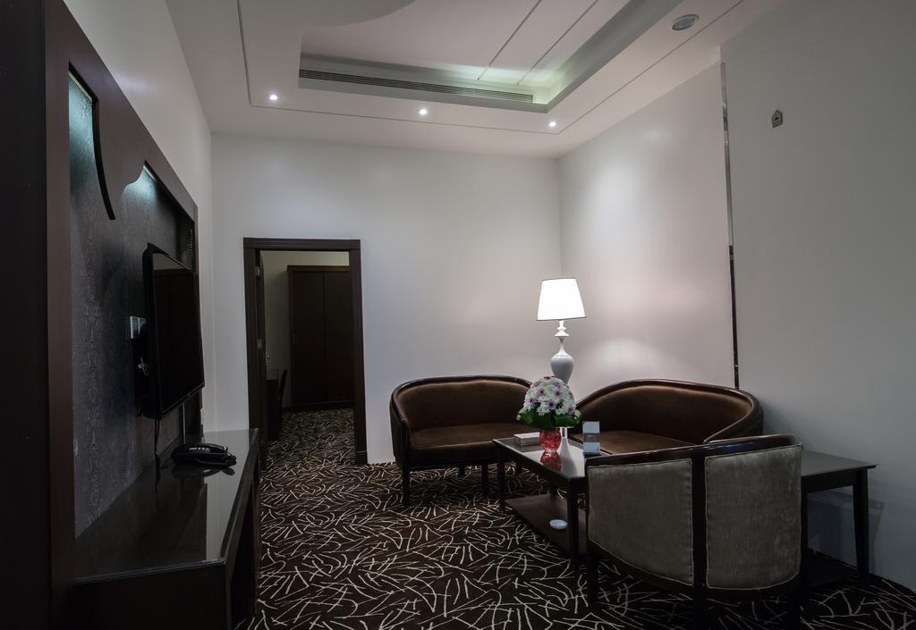 Rest Night Serviced Apartments- Alhamra Riyadh Ngoại thất bức ảnh A suite at the hotel