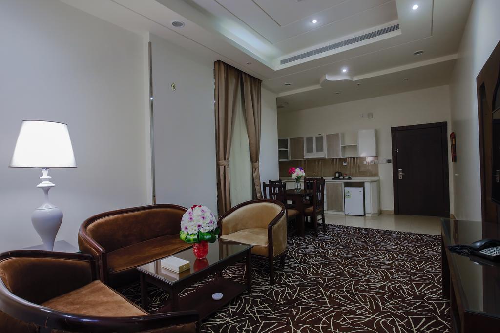 Rest Night Serviced Apartments- Alhamra Riyadh Ngoại thất bức ảnh A suite at the hotel