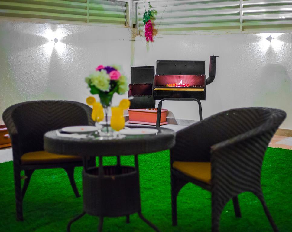 Rest Night Serviced Apartments- Alhamra Riyadh Ngoại thất bức ảnh A barbecue in a hotel