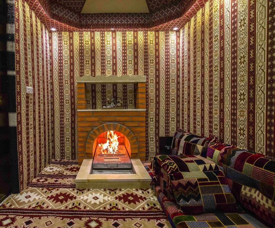Rest Night Serviced Apartments- Alhamra Riyadh Ngoại thất bức ảnh A majlis with a fireplace